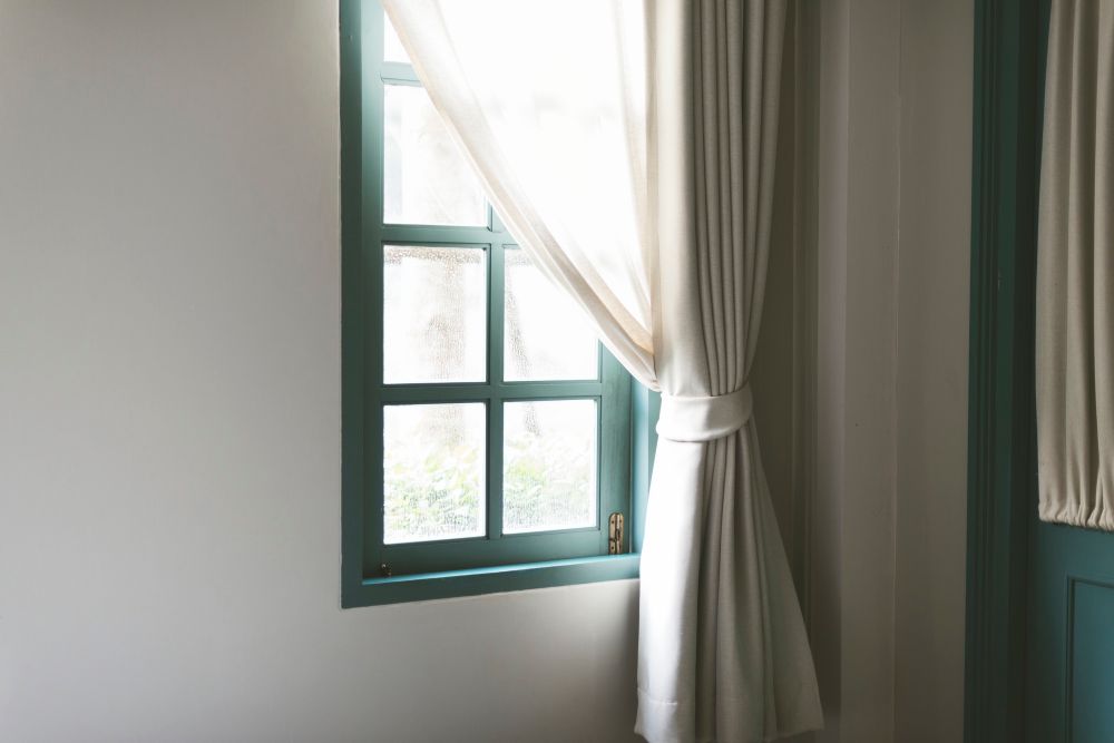 How to Hang Curtains Without Rod or Drilling